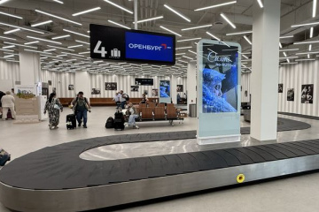 В новых терминалах аэропортов Оренбурга и Барнаула появились цифровые экраны